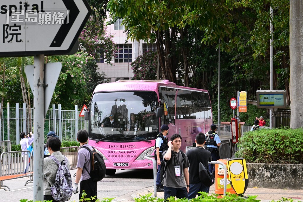 美斯車隊抵達大球場。陳極彰攝