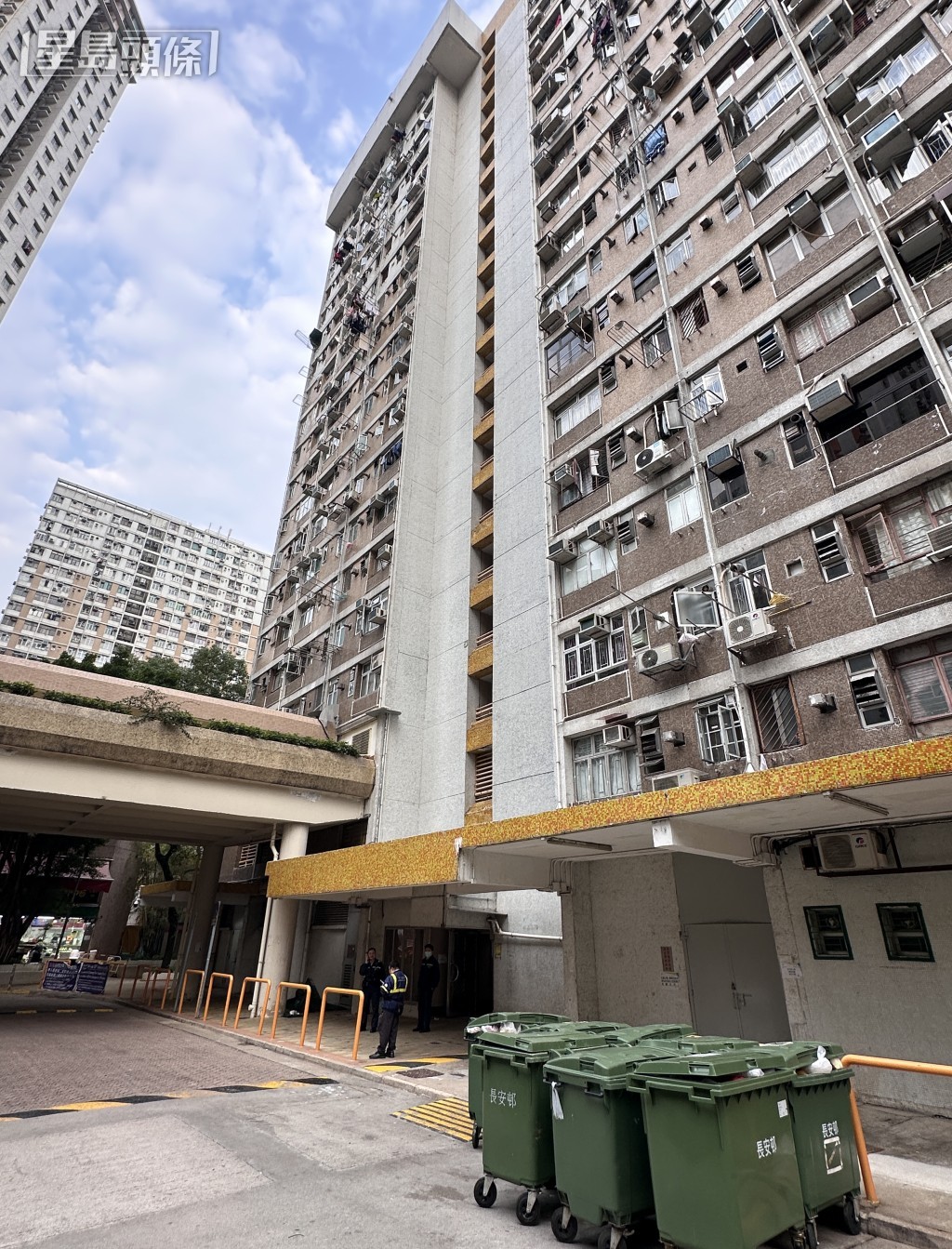 現場是長安邨安湖樓。 現場是長安邨安湖樓。