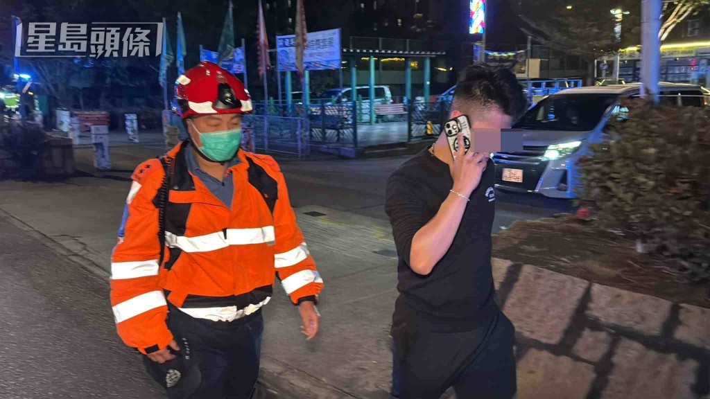 私家车男司机同告受伤。