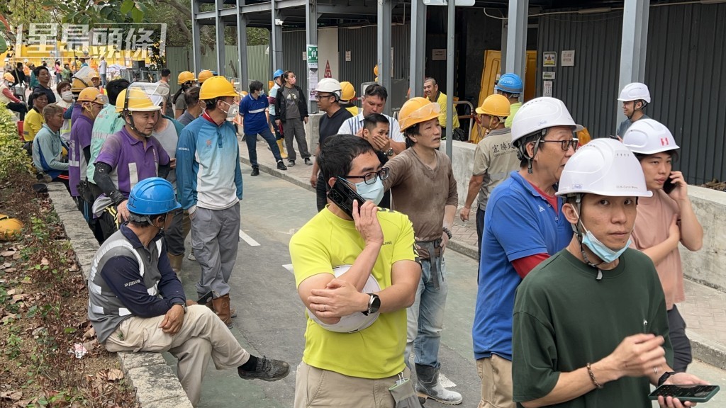 工人疏散。蔡楚輝攝 工人疏散。蔡楚輝攝