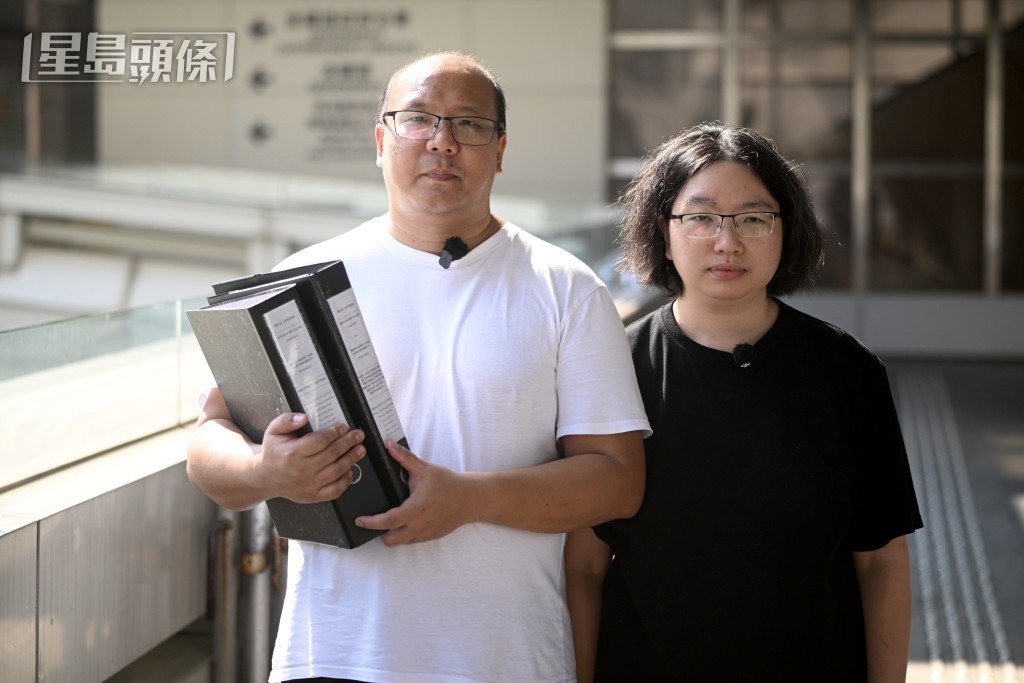 「非常父母」曾偉邦及關佩仙。陳浩元攝 「非常父母」曾偉邦及關佩仙。陳浩元攝