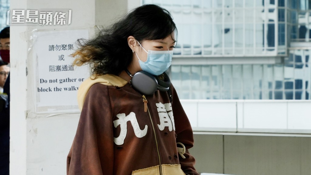 女被告劉佩凝與張俊富等6人繼續受審。劉駿軒攝  ​