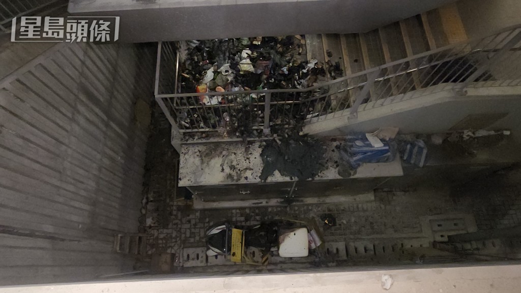 雜物被燒毀。 雜物被燒毀。