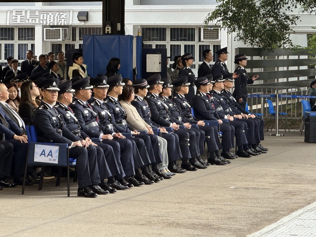 香港警察學院舉行結業會操。