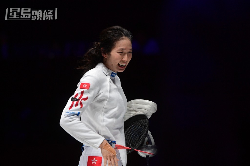 杭州亞運．女子重劍隊奪團體賽銀牌，創歷屆最好成績。陳極彰攝