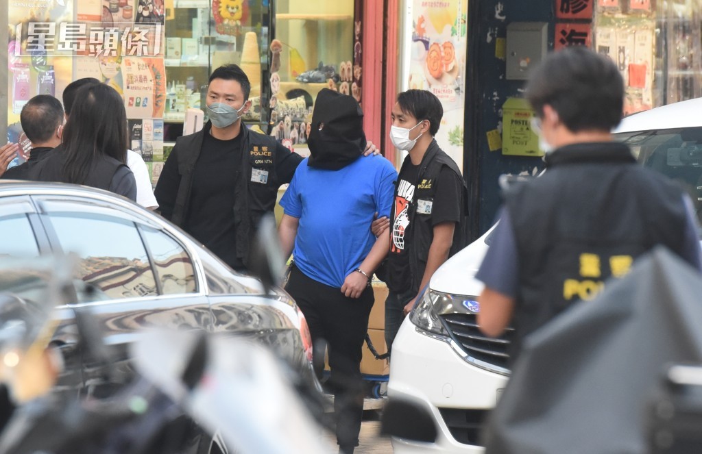 被告被捕後曾被帶回現場調查。資料圖片 被告被捕後曾被帶回現場調查。資料圖片