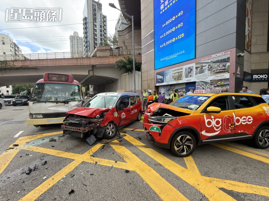 意外涉及2輛的士及1輛小巴。