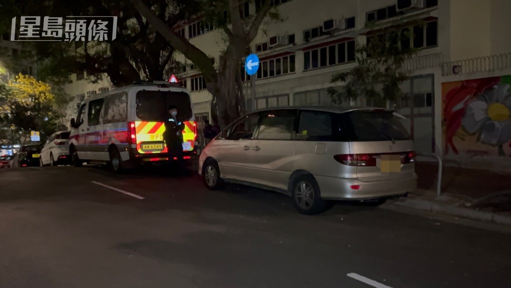 警方於車上檢獲少量毒品。蔡楚輝攝 警方於車上檢獲少量毒品。蔡楚輝攝