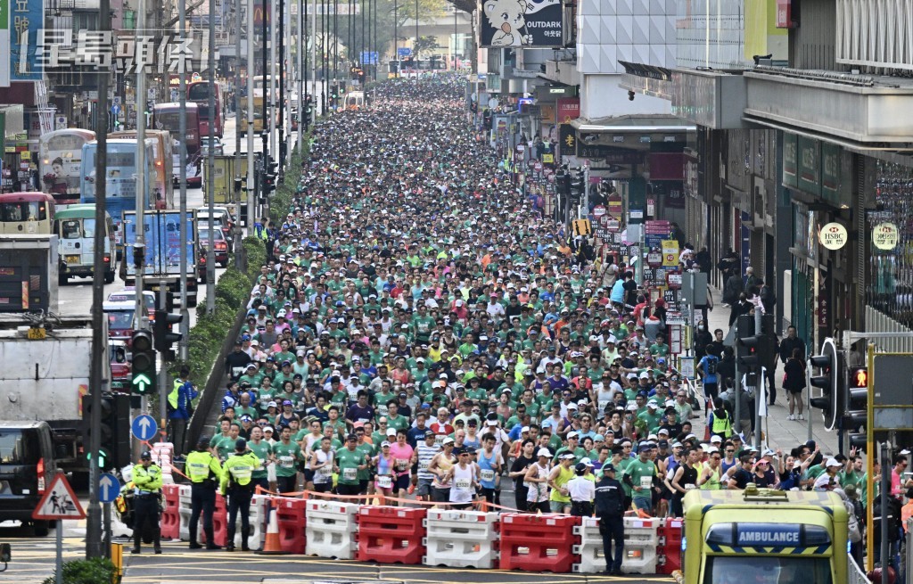 今年渣打馬拉松報名人數創下12萬新高，但參賽名額僅為7.4萬個。資料圖片