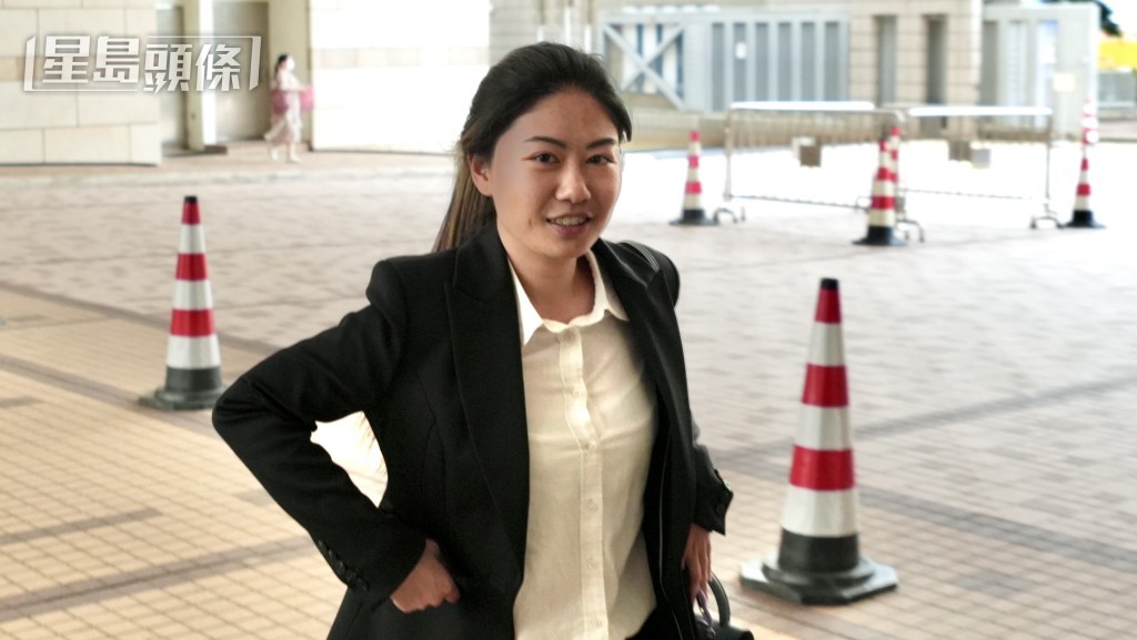 女被告胡詠斯定罪後獲准保釋候判。劉駿軒攝 女被告胡詠斯定罪後獲准保釋候判。劉駿軒攝