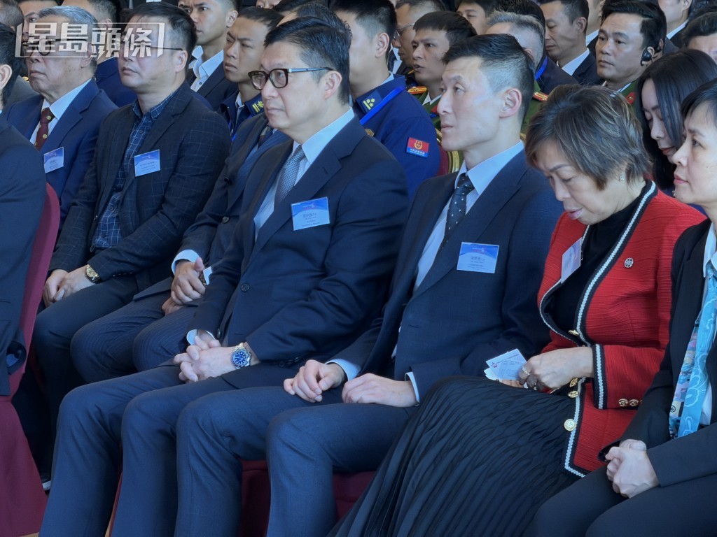 保安局局長鄧炳強(中)出席開幕典禮。 保安局局長鄧炳強(中)出席開幕典禮。