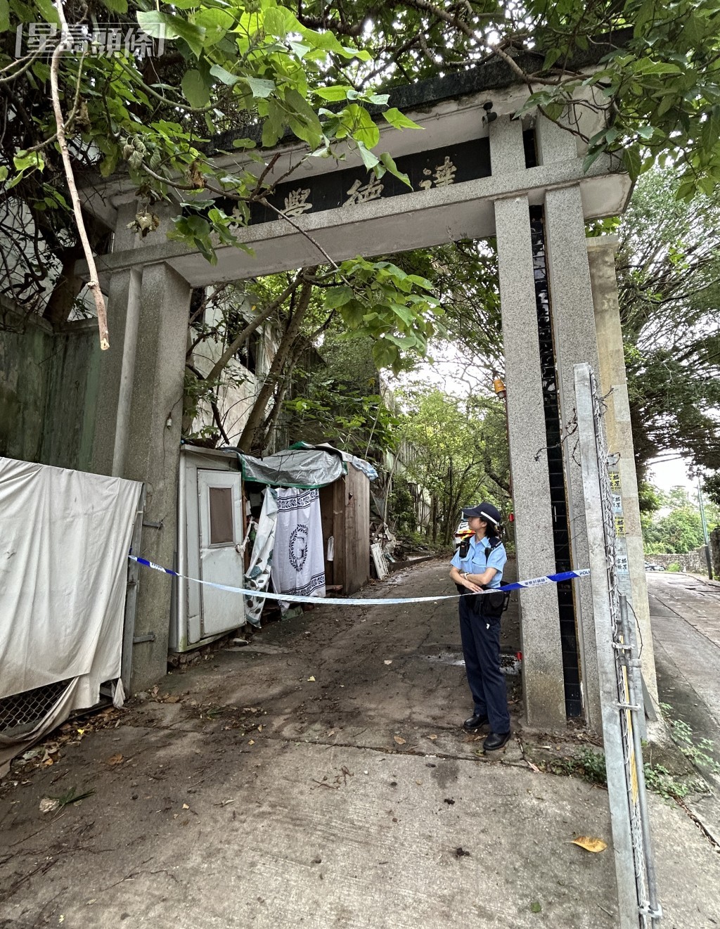 男子在達德學校舊址上吊死亡。梁國峰攝 男子在達德學校舊址上吊死亡。梁國峰攝