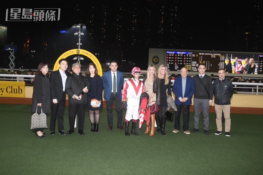 馬女「一代天嬌」前仗在谷草千二米打開在港勝門。