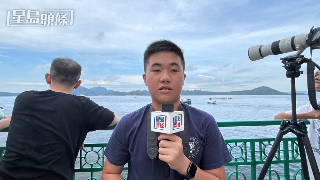 13歲就讀中一的潘同學指看到山東艦航母編隊，感到自豪。