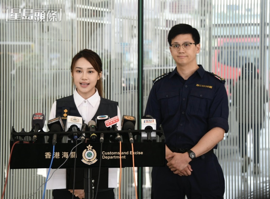 有组织罪案调查科特别调查第一组调查主任胡雪儿，与港口及海域科海域行动组署理高级督察阮嘉贺。