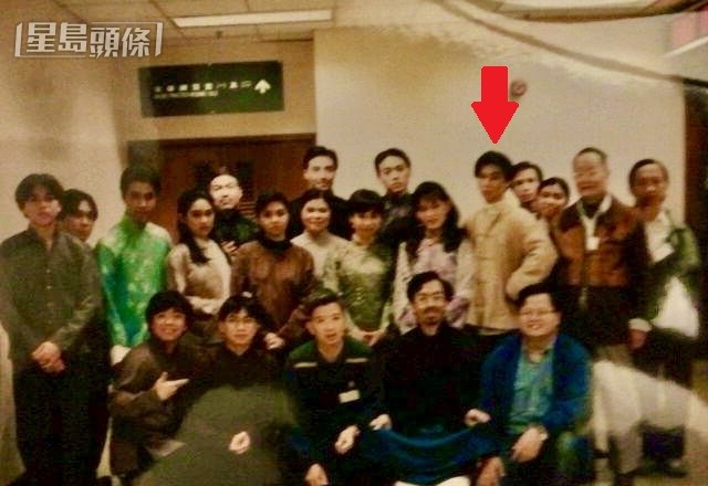 Dicky(箭嘴)早年醉心舞台劇,圖為與劇友自資演出。 Dicky(箭嘴)早年醉心舞台劇,圖為與劇友自資演出。