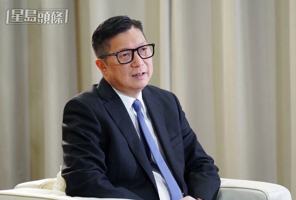 鄧炳強表示,延長通關時間牽涉兩地口岸運作,必須要審慎考慮一籃子因素。資料圖片 鄧炳強表示,延長通關時間牽涉兩地口岸運作,必須要審慎考慮一籃子因素。資料圖片