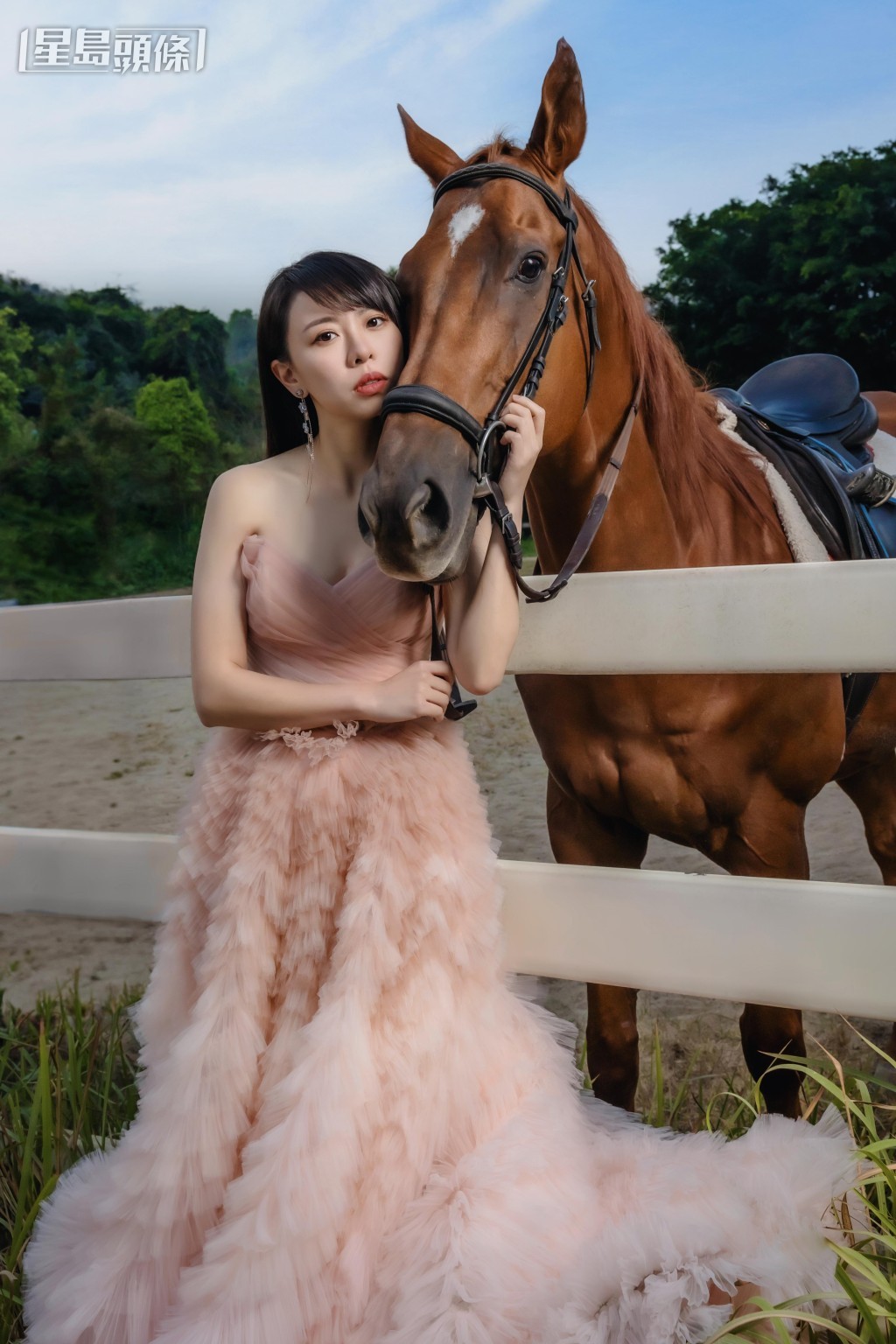 蒋嘉琦自幼已经与马匹结缘。
