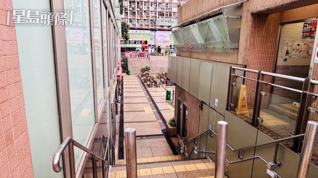 普慶廣場花園水淹情況已經清理。 普慶廣場花園水淹情況已經清理。