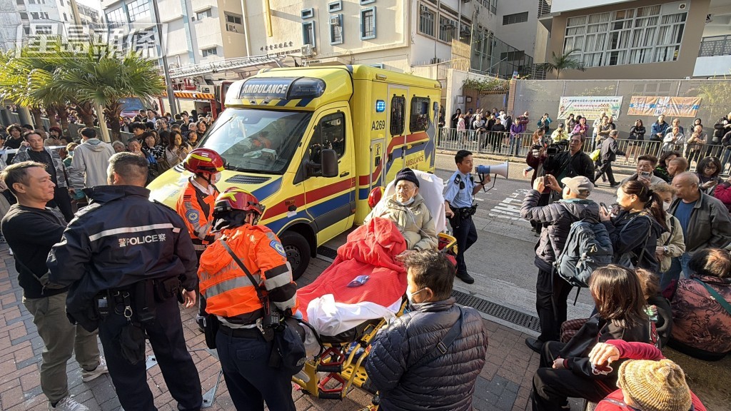 有居民吸入濃煙不適。