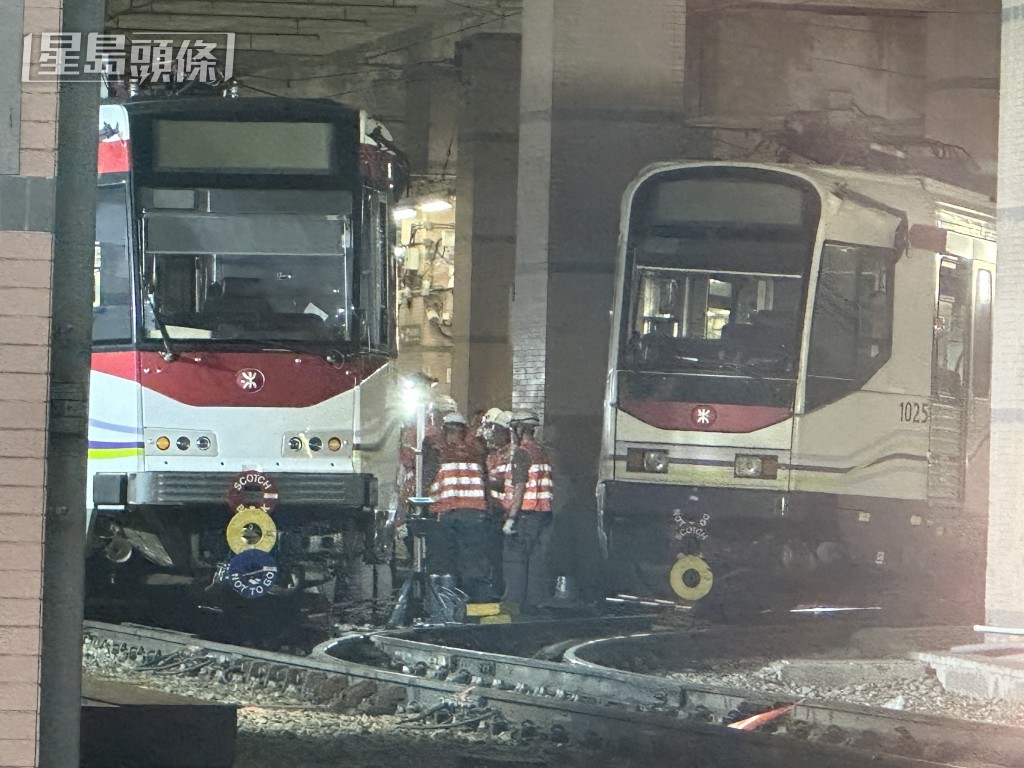 出軌列車被移回路軌上。梁國峰攝 出軌列車被移回路軌上。梁國峰攝