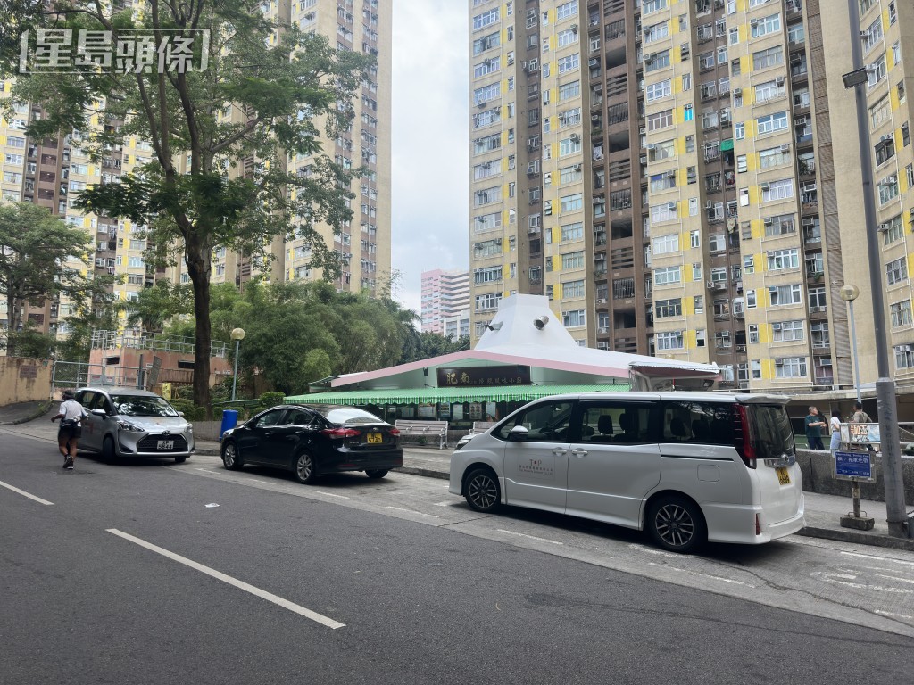 現場為屯門山景邨景樂樓對開。梁國峰攝