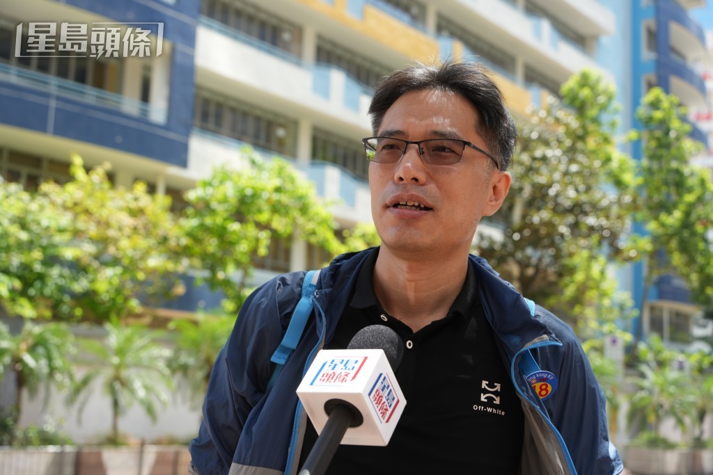 跟團來港遊玩的唐先生表示，會在香港待一日，明日前往澳門，團費約700元。吳艷玲攝