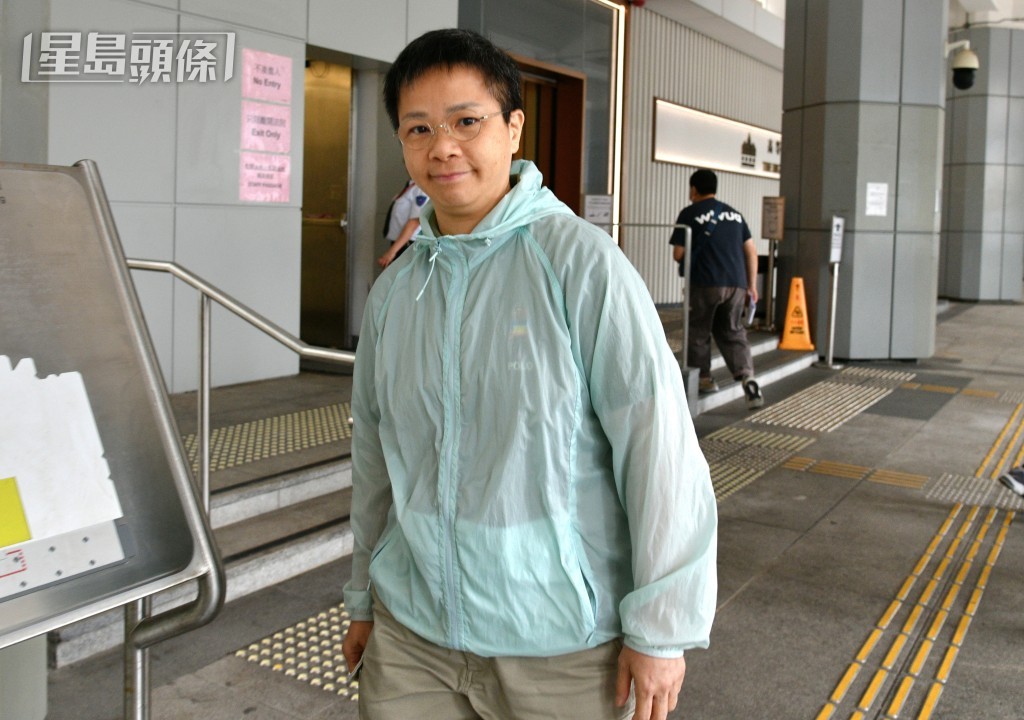 潘小文(又名潘麒智)庭外稱,希望潘焯鴻「唔好再口沒遮攔」。何健勇攝 潘小文(又名潘麒智)庭外稱,希望潘焯鴻「唔好再口沒遮攔」。何健勇攝