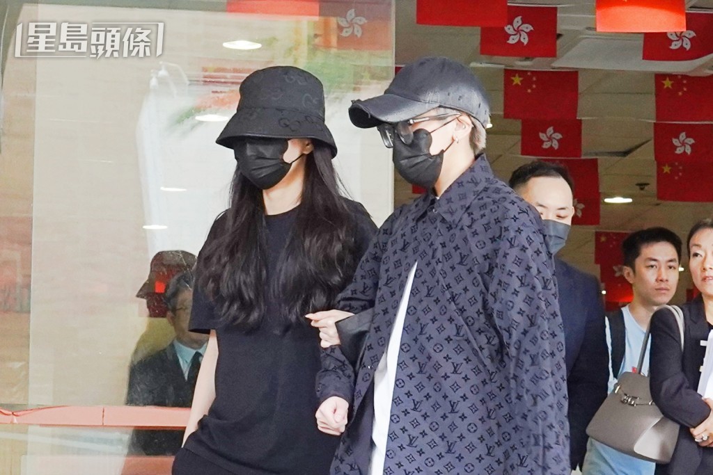 被告劉臻頤(左)被控1項欺詐罪。葉偉豪攝