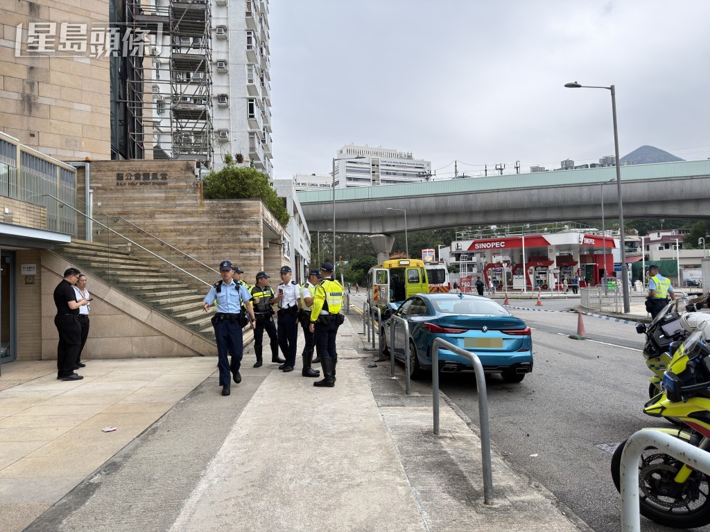 大批警員在場調查。