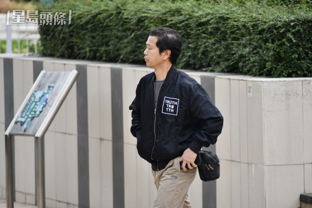 被告骆天龙。卢江球