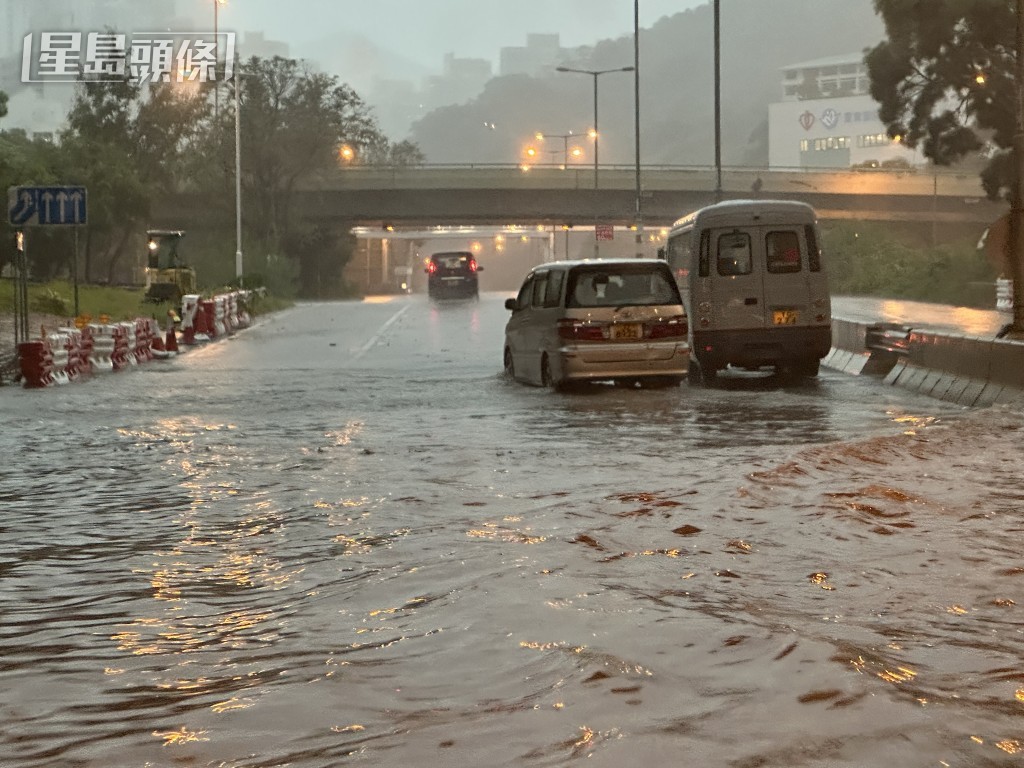 香港持續有大雨。劉漢權攝 香港持續有大雨。劉漢權攝