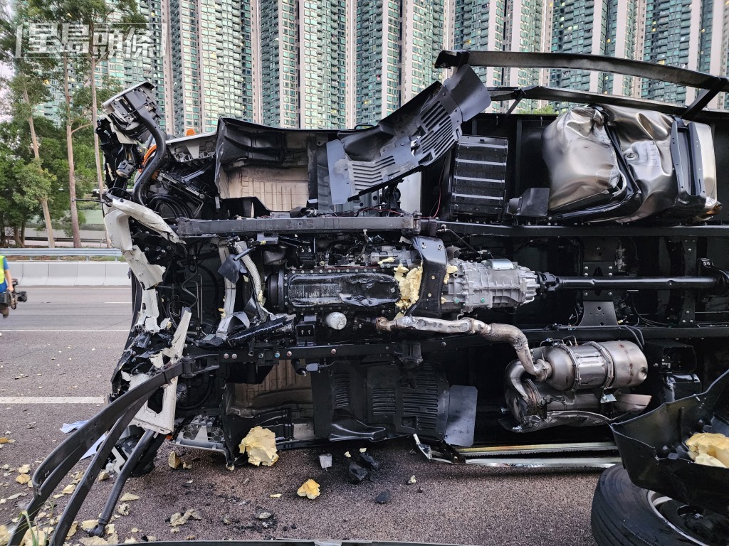 貨車嚴重損毀。黎志偉攝 貨車嚴重損毀。黎志偉攝