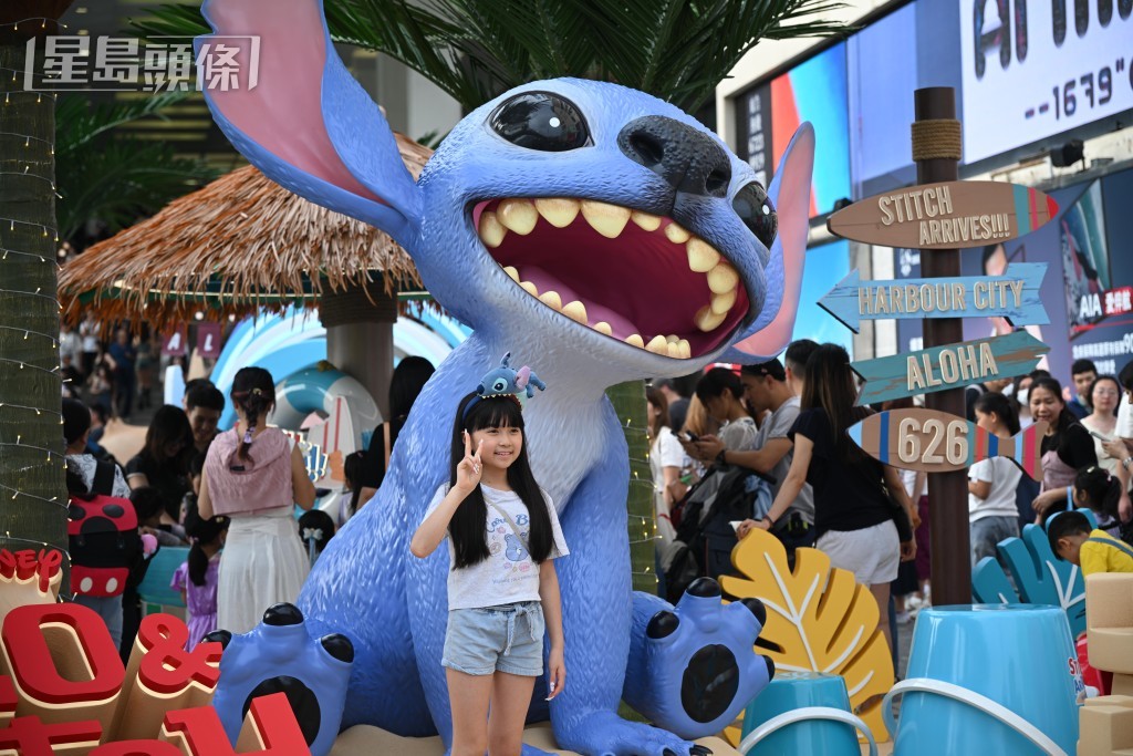 尖沙咀旅客人潮。資料圖片 尖沙咀旅客人潮。資料圖片