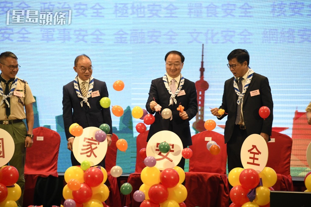 （左二至右）曾國衞、張志華和陳瑞緯等嘉賓主禮。楊偉亨攝