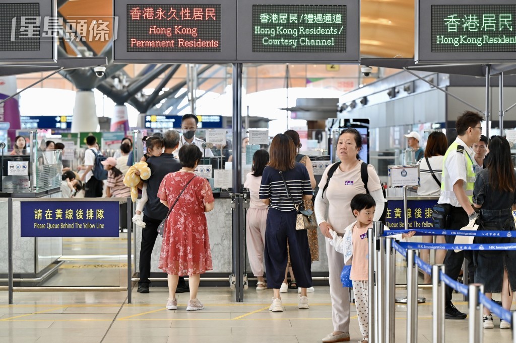 香港居民可用「非觸式e-道」流動應用程式的二維碼,使用澳門自助通道過關。 香港居民可用「非觸式e-道」流動應用程式的二維碼,使用澳門自助通道過關。