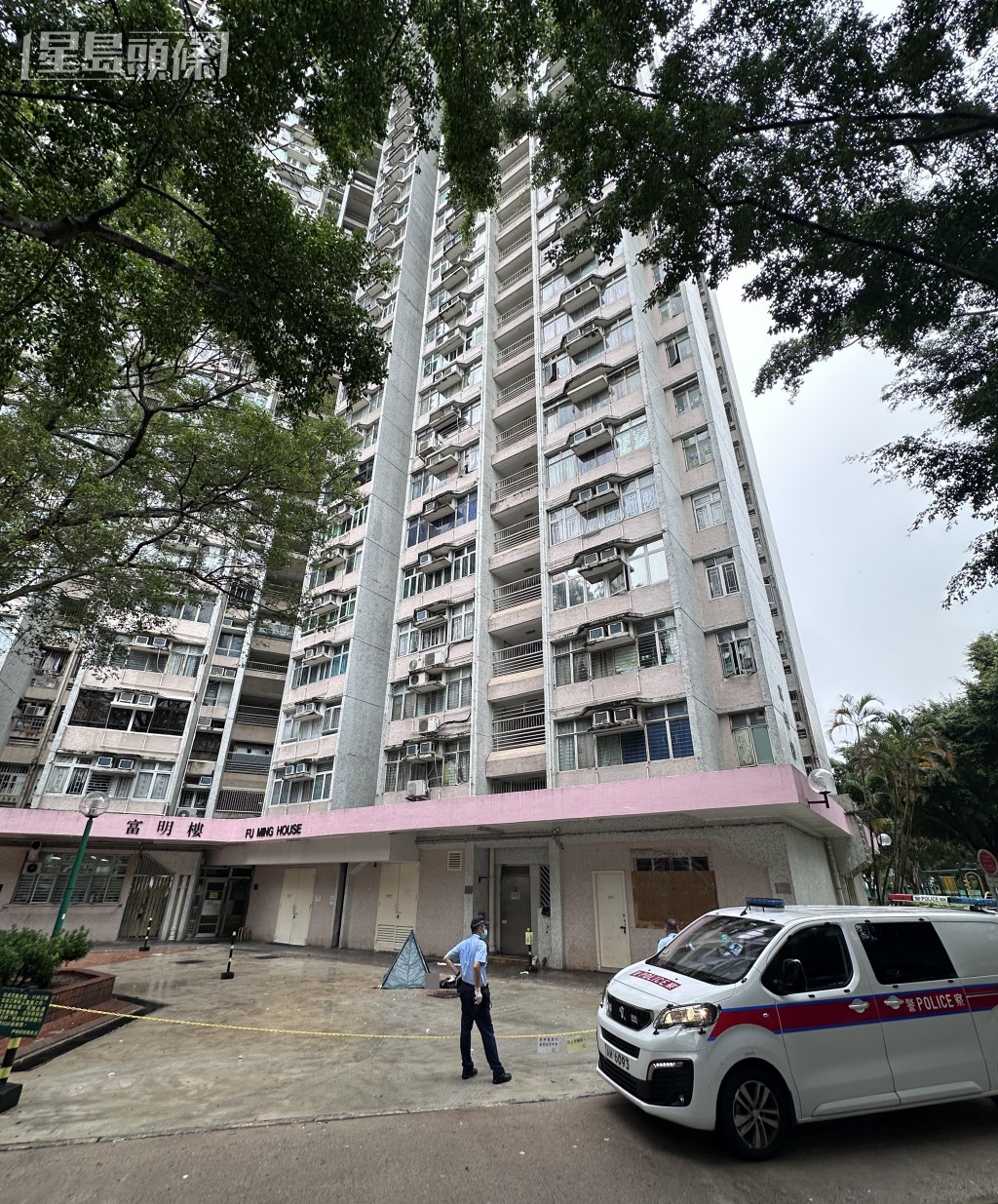 警員圍封現場調查。 警員圍封現場調查。