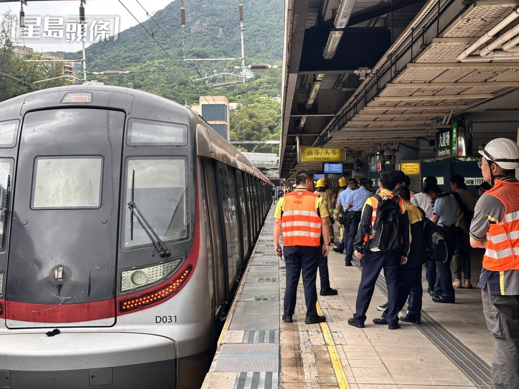 九龙塘站往金钟方向月台有人堕轨。