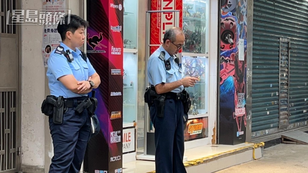 警員在場調查。 警員在場調查。