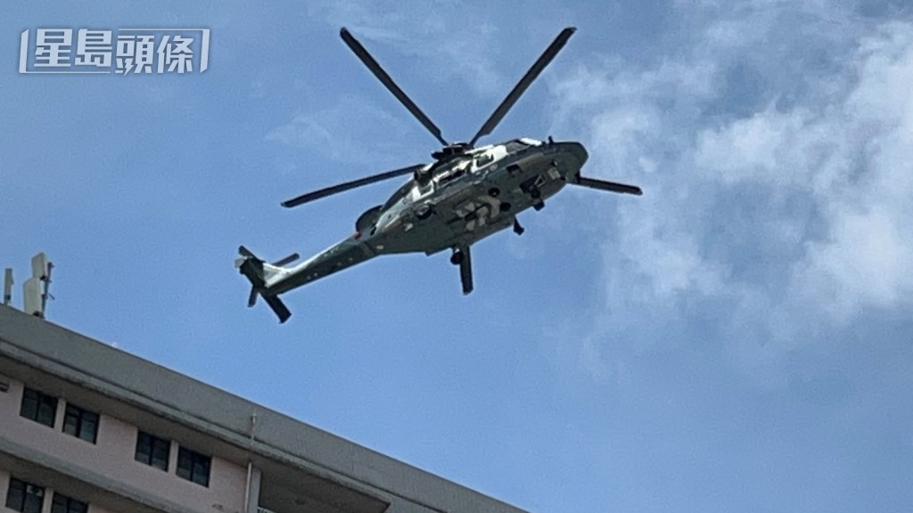 直升機將遇溺男子送院。