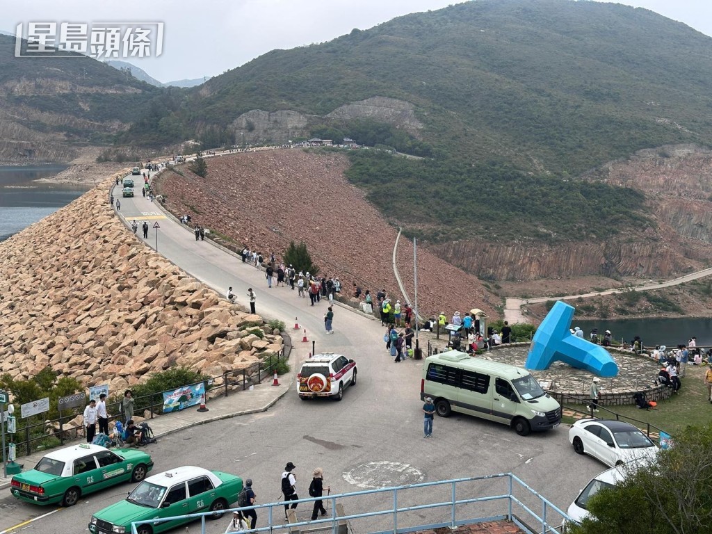 在黃金周期間,經各部門通力合作,在大量旅客到訪下運作仍大致暢順。資料圖片 在黃金周期間,經各部門通力合作,在大量旅客到訪下運作仍大致暢順。資料圖片