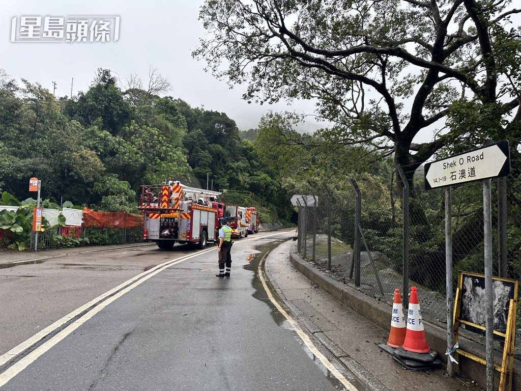 石澳道再封路。梁國峰攝 石澳道再封路。梁國峰攝