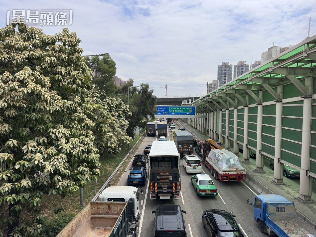 屯門早上大塞車。