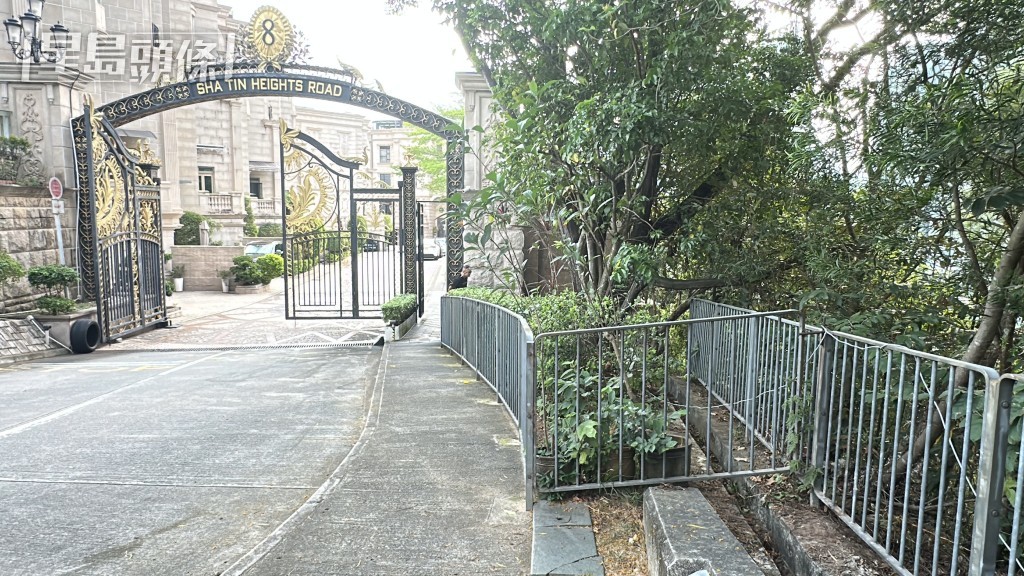 現場是沙田嶺路8號屋苑對開。
