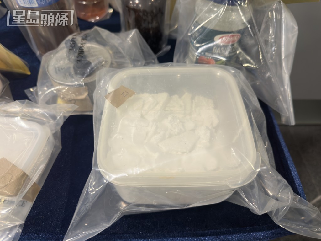 不同種類的化學原材料及化學物品。梁國峰攝 不同種類的化學原材料及化學物品。梁國峰攝
