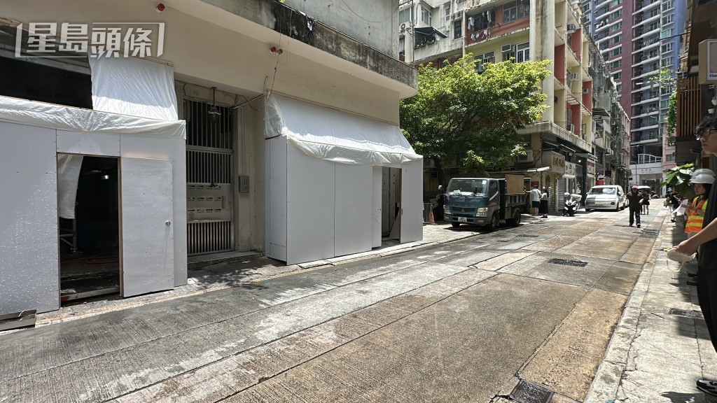 裝修中地舖的煤氣喉管損毀，引起火警。劉漢權攝