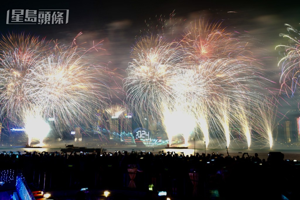 「香港跨年倒數」煙花音樂匯演。蘇正謙攝 「香港跨年倒數」煙花音樂匯演。蘇正謙攝