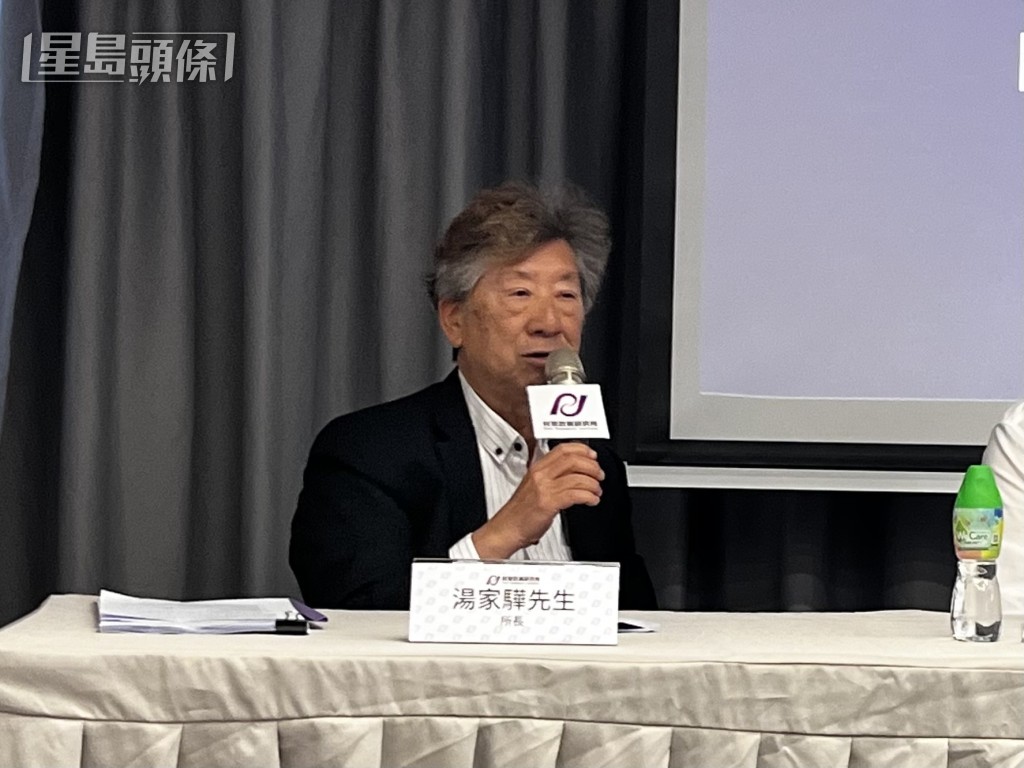 湯家驊建議,香港應集中資源發展金融、醫療,甚至法律等領域,精益求精。 湯家驊建議,香港應集中資源發展金融、醫療,甚至法律等領域,精益求精。