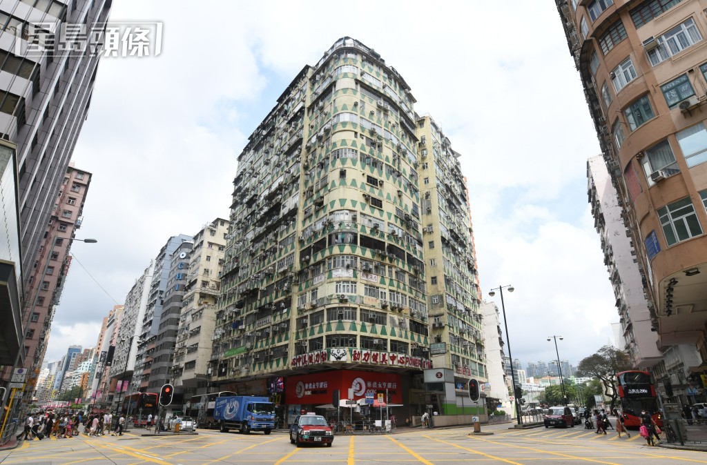 佐敦道华丰大厦是旧式商住混合楼。何君健摄