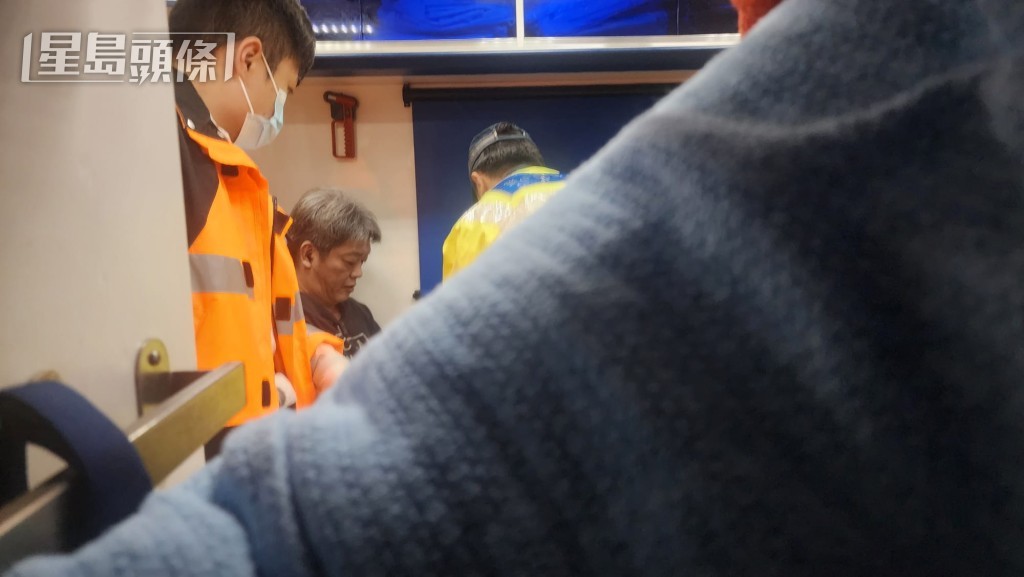货车司机轻伤送院。黎志伟摄